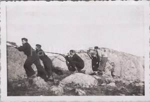 (RB)2024-219, Foto, Matrosen vom Z 11 Bernd von Arnim auf Höhe 794 Norwegen 1940 - Picture 1 of 2