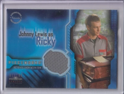 Aliens vs Predator AvP Requiem Costume Card PW4 Johnny Lewis Shirt Inkworks 2007 - Bild 1 von 2