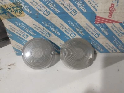 COPPIA PLASTICHE FANALINI FRECCE ANTERIORI FIAT 625 - 645 - 650 - 662 - 682 -683 - Immagine 1 di 3