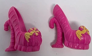 Monster High Inner Monster CAM Spooky Sweet & Fierce Pink Yellow Bow Heels Shoes - Picture 1 of 2