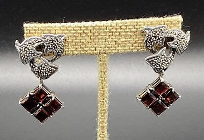 JUDITH JACK-Sterling 银色 Marcasite 石榴石欧米茄夹耳环 — 第 1/4 张图片