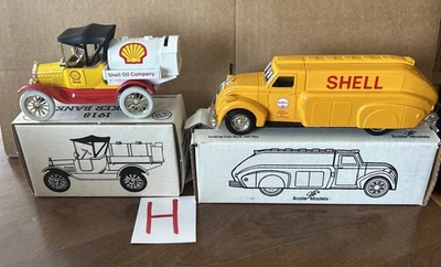 Ertl 1918 Shell Tanker & 1939 Dodge Airflow Tanker Banks - Image 1 of 4