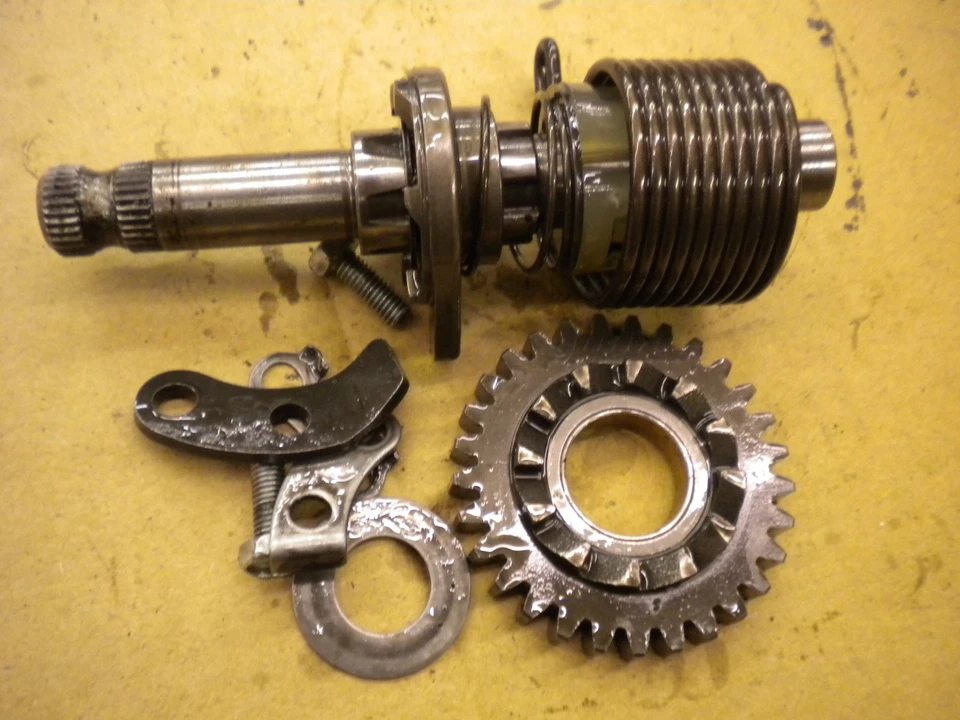 1978 Suzuki DS 125 kicker kickstarter rachet shaft locks spring assembly - Image 1 of 1