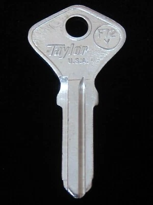 Llave maletero puerta italiana F91C2 años 65-90 FIAT FERRARI MASERATI ALFA ROMEO LAMBORGHINI Foto 1 de 4