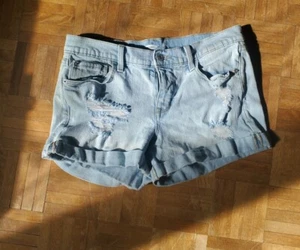 Old Navy Boyfriend Distressed Jean Shorts With Rolled Cuffs Lightwash Sz 6 - Picture 1 of 7