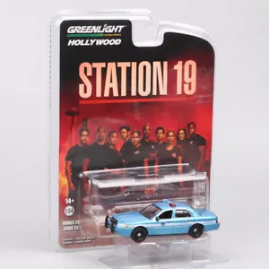 1/64 Ford Crown Victoria Police Interceptor Station 19 Car Model Toy Greenlight - Picture 1 of 12