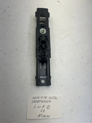 2010-2014 Volkswagen Jetta Sportwagen Front Seat Belt Adjuster OEM. Foto 1 de 4