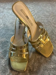 Zara Sandalen Gold 3” Blockabsatz Größe 42 US 11 Damen einmal getragen. Wunderschön!!! - Bild 1 von 8
