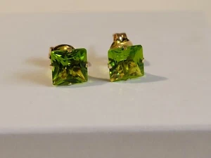 Princess Cut 6mm Peridot in10k Yellow Gold Stud Earrings - Picture 1 of 6