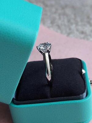 Anillo de compromiso solitario 2ct circonita cúbica 14k tono oro blanco corte brillante redondo  Foto 1 de 4