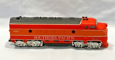Life-Like HO Southern Pacific Daylight 6405 Locomotive / Engine Diesel - Image 1 of 4