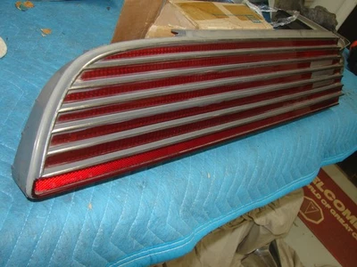 1979 1981 FIREBIRD NOS GM LENTE TRASEIRA ESQUERDA PONTIAC PODE CABER 1980 5970719 - Imagem 1 de 4