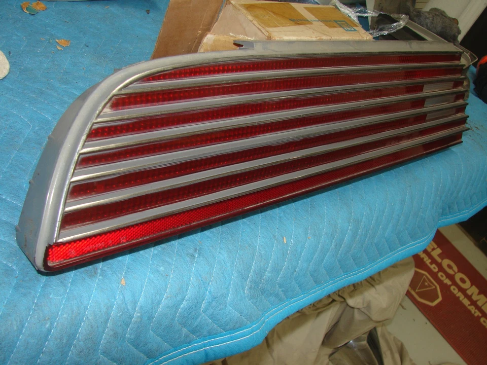 1979 年 FIREBIRD NOS GM 左尾灯镜头 PONTIAC 可能适合 1980 5970719 — 第 1/4 张图片