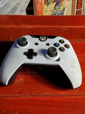 Power A Wired Controller for Xbox One White Model 1428124-01 Works W/ Dongle - Image 1 of 4