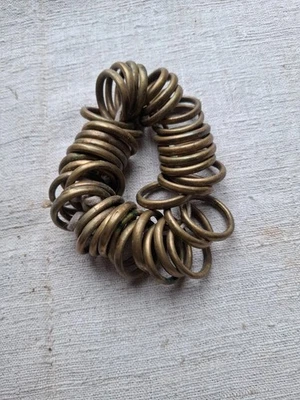 LOT 40  ANCIENS ANNEAUX TRINGLE DE RIDEAUX OU TENTURE - Photo 1/4