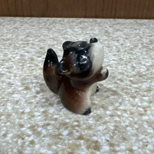HAGEN RENAKER Vintage Retired Raccoon Nose Up Miniatures Porcelain 70's - Picture 1 of 7