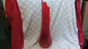 L.E. SMITH 22” Red Amberina MCM Ribbed Column Swung Glass Vase Fat Bottom - Picture 1 of 4