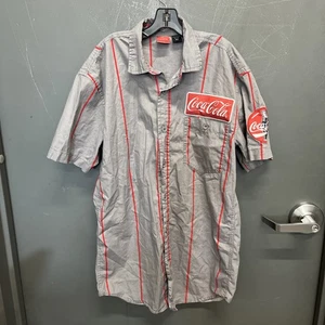 Camisa para hombre gris roja a rayas CocaCola manga corta con botones parcheada talla pequeña - Imagen 1 de 5
