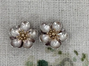 Pendientes de flores vintage de plata de ley y oro hechos artesanalmente de los años 90 con clip - Imagen 1 de 10