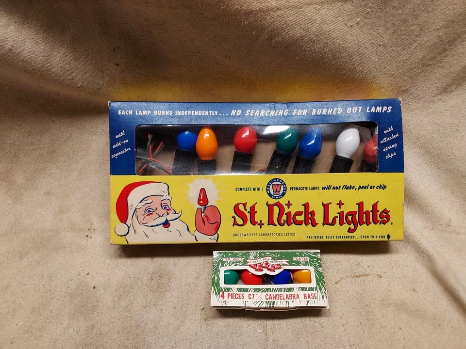 ST NICKS CHRISTMAS LIGHTS TESTED WORKING  WITH ORIGINAL BOX + 4 EXTRA BULBS USED - Image 1 of 4