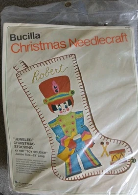De Colección Bucilla Navidad Jumbo Medias Kit 1867 MCM Juguete Soldado 1974 Foto 1 de 4