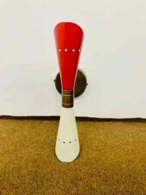 Aplique de pared Diabolo italiano de latón rojo y blanco de mediados de siglo de 1950 Foto 1 de 4