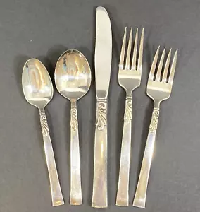Oneida Nobility Wind Song 5 Piece Place Setting Vintage 1955 Silverplate - Picture 1 of 16