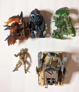 Lotto Figurine Kenner Aliens Space Marine Hover Tread con Drake Mantis Rhino Gorilla - Foto 1 di 5