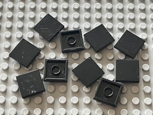 10 x LEGO black tile 2x2 ref 3068b - Foto 1 di 1