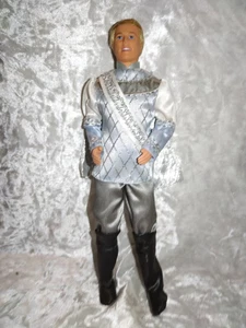 Mattel Ken bambola LAGO DEI CIGNI come PRINCIPE DANIEL 2003 vintage - Foto 1 di 19