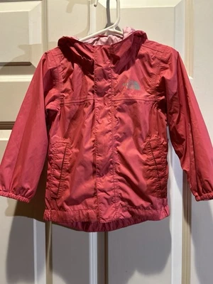 Chaqueta de lluvia rosa para niña The North Face talla 2T Foto 1 de 4