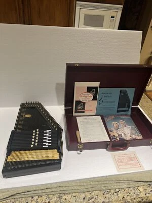 Vintage Oscar Schmidt Autoharp 36 String 15 chords great with case - Image 1 of 4