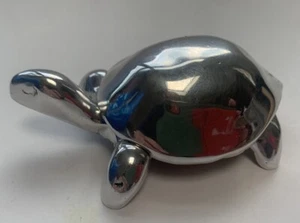 Caja de baratija con bisagras de tortuga de peltre concha de apertura de metal hecha en México - Imagen 1 de 9