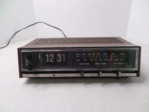 General Electric 7-4320A Radio Flip Clock Woodgrain for Parts Radio Works - Picture 1 of 9