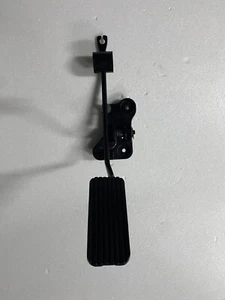 32700 1M100 Accelerator Pedal Assy for 2006 2012 Hyundai i30 i30cw - Picture 1 of 9