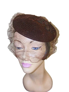 1940s HAT BROWN FELT CAP FACE NET BOW BACK WWII 40S SEQUINED VINTAGE MILLINARY - Picture 1 of 10