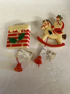 Vintage Plastic Pull String Santa Claus Pins - Christmas Brooch - Picture 1 of 4