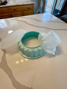 Vintage Tupperware Jello Mold Blue - Picture 1 of 12