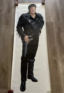 Affiche ancienne Elvis Presley grandeur nature 74” x 26” porte cintre cuir rare 6 pieds - Photo 1/6