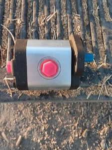 NordicTrack Bi-directional Gear Pump - Picture 1 of 5