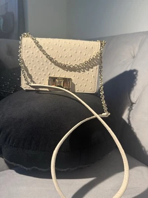 Pequeño negro Foto 1 de 4