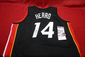 CAMISETA NBA #14 TYLER HERRO MIAMI HEAT AUTOGRAFIADA CERTIFICADO DE AUTENTICIDAD JSA - Imagen 1 de 7
