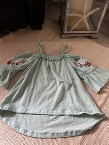 Guess Girls Off shoulder  Top Girls Size Small 7/8 - Picture 1 of 6