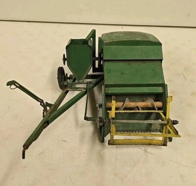 Vintager Carter Tru-Scale 1/16 John Deere 30 Auger Combine For Restore - Image 1 of 4