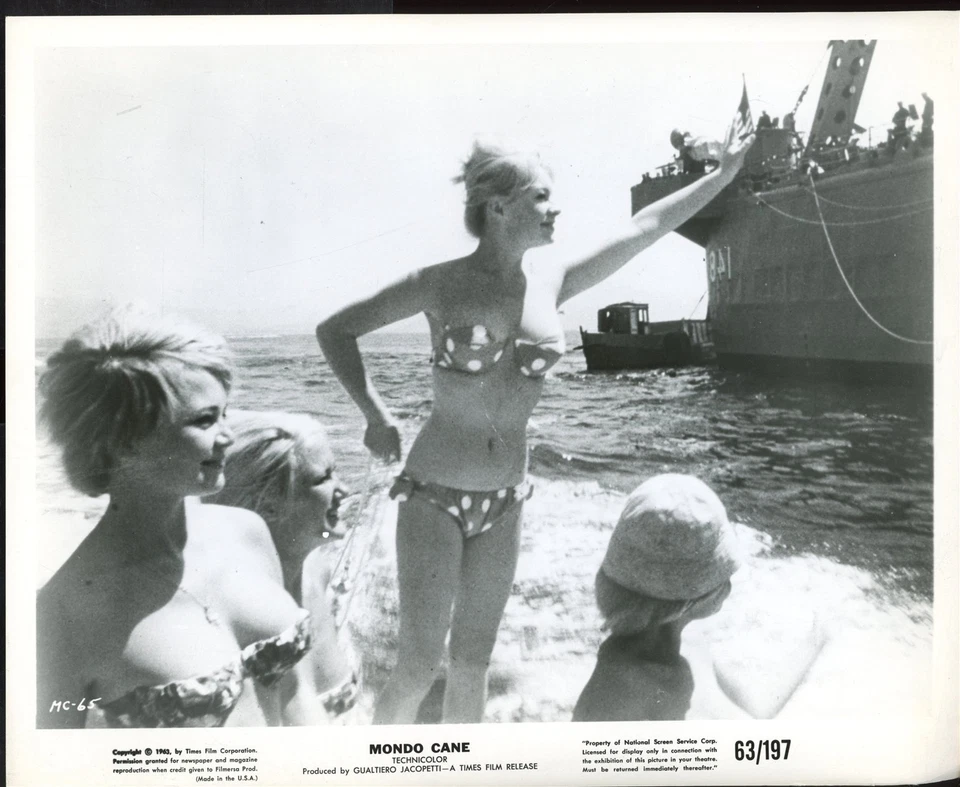 MONDO CANE Original 1963 8 x 10 Sexploitation Film Still BIKINI GIRLS vv - Image 1 of 1