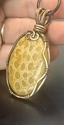 Coral fósil ~ Colgante hecho a mano envuelto en alambre de cobre 2b2 Foto 1 de 4