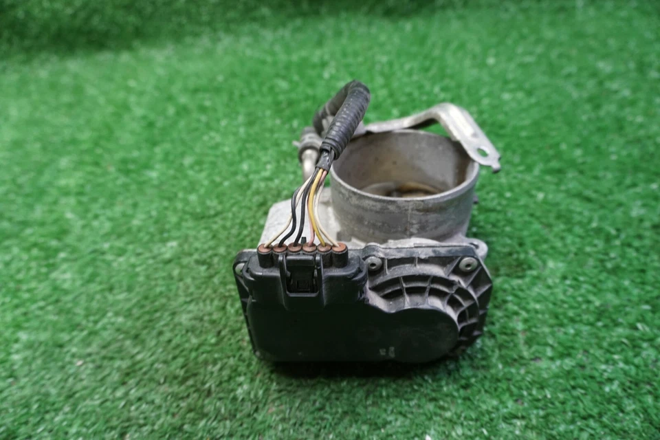 2014 TOYOTA SIENNA 3.5 Throttle Body OEM 220300P050 - Imagem 1 de 4