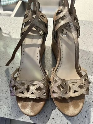 Adrienne Vittadini Women's Wedge Sandals Brown Open Toe  Size 9 - Image 1 of 4