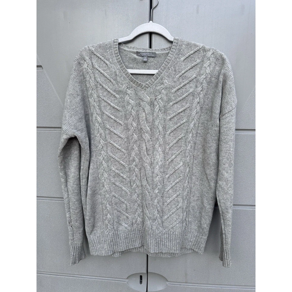 Neiman Marcus 100% Cashmere Grey Cable Knit V-Neck Mens Sweater Sz M Preppy Twee - Image 1 of 4