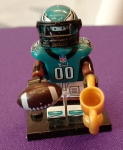 PHILADELPHIA EAGLES NFL FOOTBALL PLAYER TROPHY LEGO MINIFIG SUPERBOWL - Picture 1 of 5
